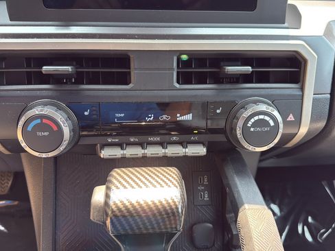 Used 2024 Toyota Tacoma SR5 AWD/4WD image 26