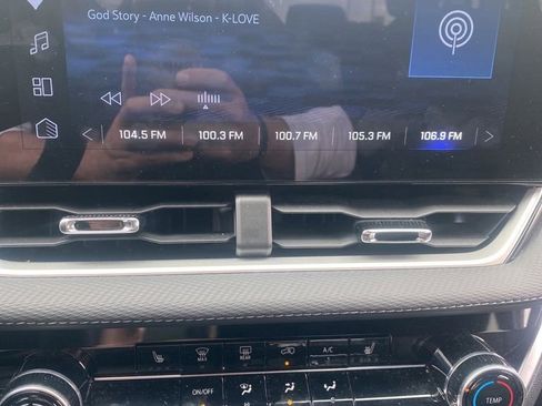 Used 2026 Chevrolet Equinox LT AWD/4WD image 26