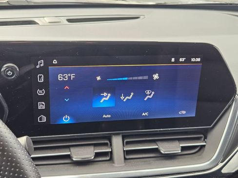 Used 2025 Chevrolet Trax RS w/ Sunroof Package image 22