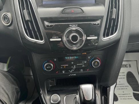 Used 2017 Ford Focus Titanium image 22