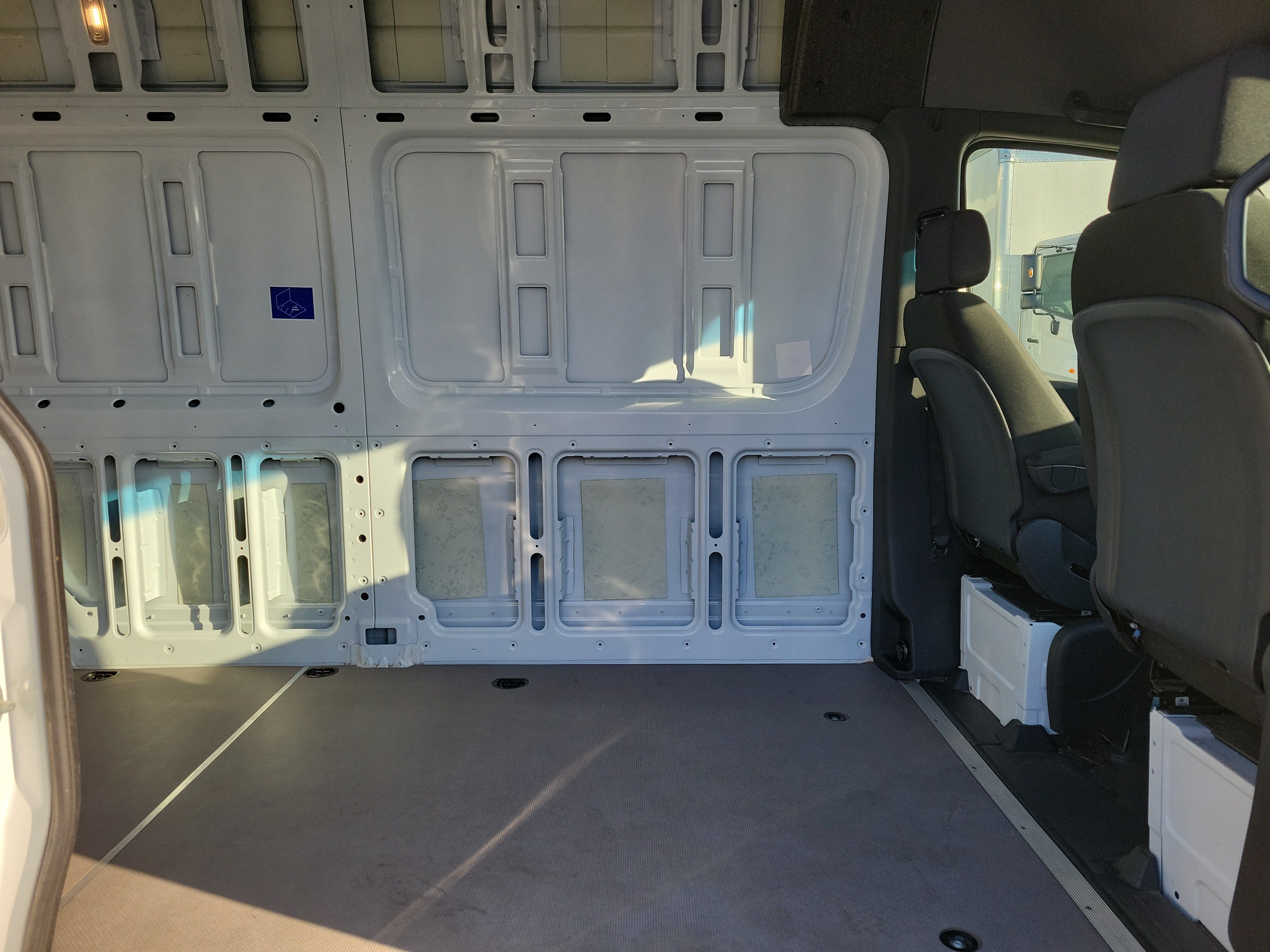 Used 2025 Mercedes-Benz Sprinter 2500 image 15