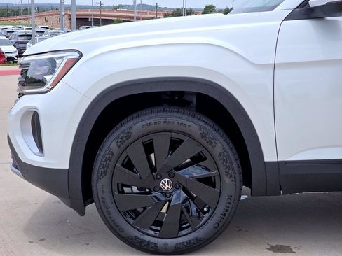 New 2026 Volkswagen Atlas SE FWD image 6