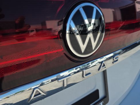 Used 2024 Volkswagen Atlas SE AWD/4WD image 9