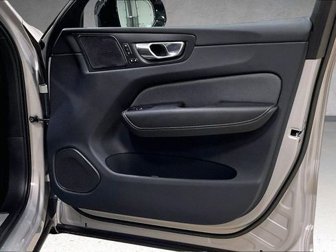 Used 2022 Volvo XC60 B5 R-Design w/ Advanced Package image 28