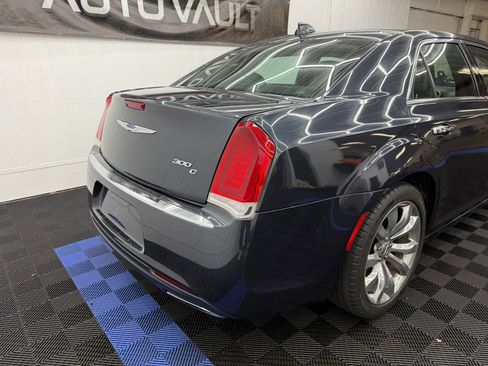 Used 2017 Chrysler 300 C RWD image 3