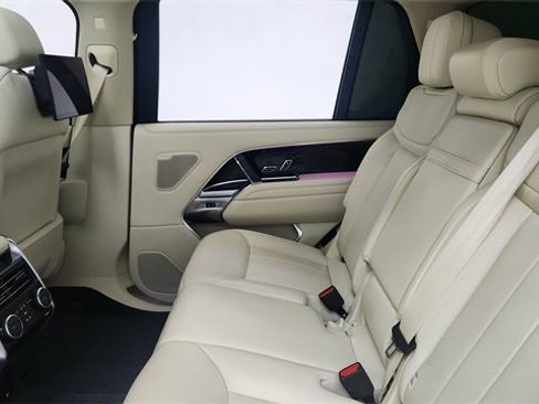 Used 2024 Land Rover Range Rover Long Wheelbase SE image 31