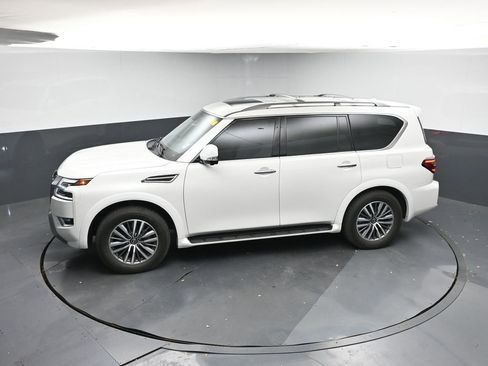 Used 2023 Nissan Armada SL w/ Captain's Chairs Package image 19