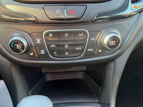 Used 2022 Chevrolet Equinox RS w/ RS Leather Package image 22