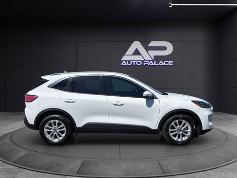 Used 2022 Ford Escape SE w/ Convenience Package FWD image 8