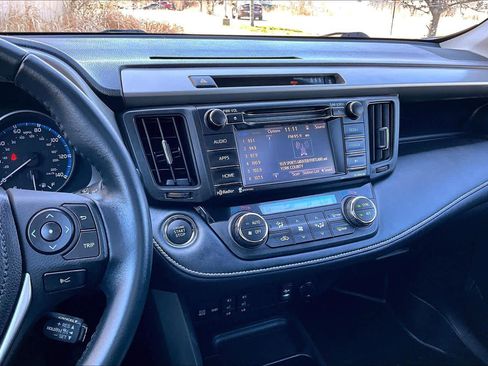 Used 2018 Toyota RAV4 XLE AWD/4WD image 7