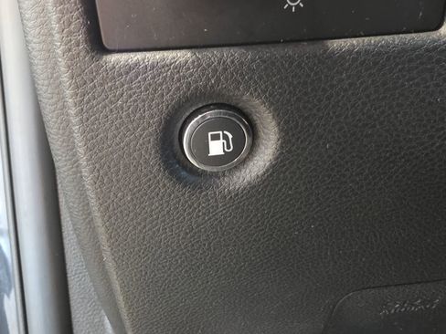 Used 2018 Jeep Grand Cherokee Altitude AWD/4WD image 19