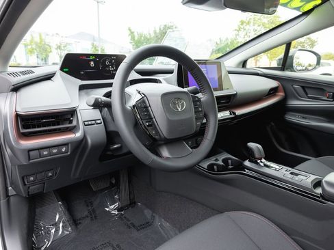 Used 2026 Toyota Prius Plug-In Hybrid image 10