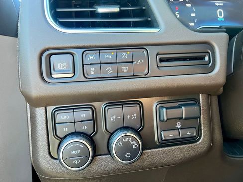 Used 2022 Chevrolet Tahoe Z71 w/ Z71 Off-Road Package AWD/4WD image 20