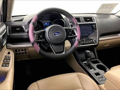 Used 2019 Subaru Outback 2.5i Limited AWD/4WD image 3