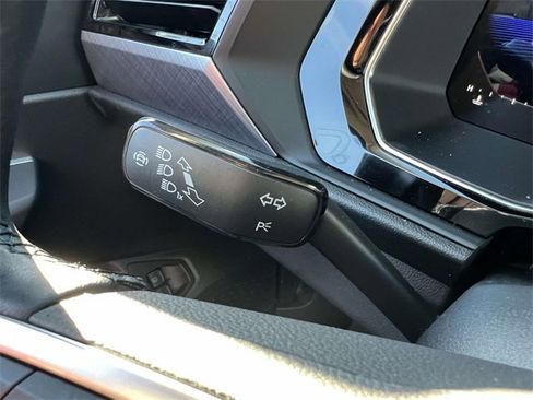 Used 2023 Volkswagen Jetta SE w/ Panoramic Sunroof Package image 29