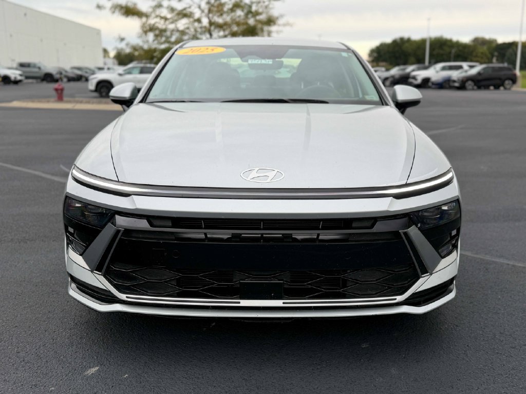 Used 2025 Hyundai Sonata SEL FWD image 2