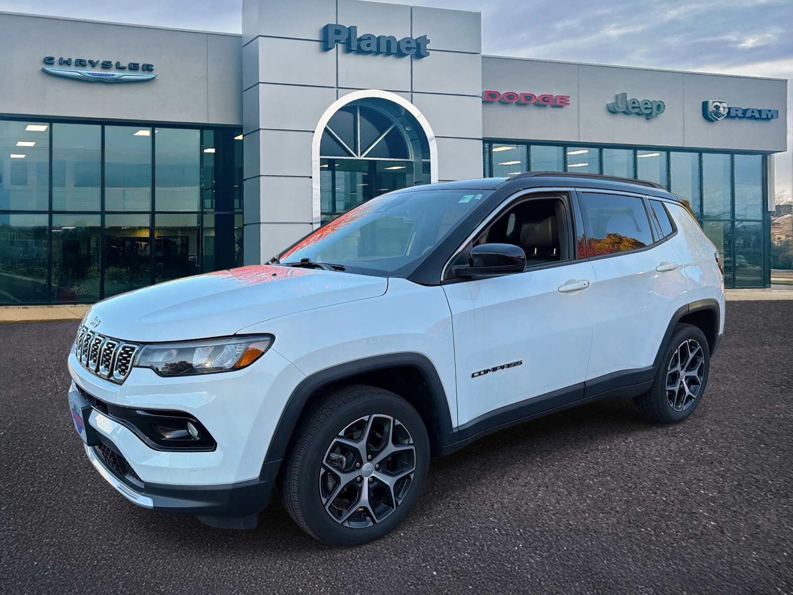 Used 2024 Jeep Compass Limited AWD/4WD image 4