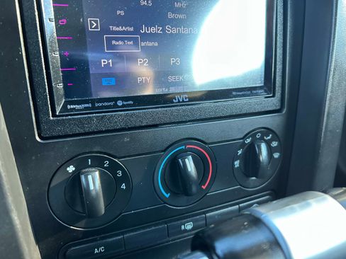 Used 2007 Ford Mustang Premium image 25