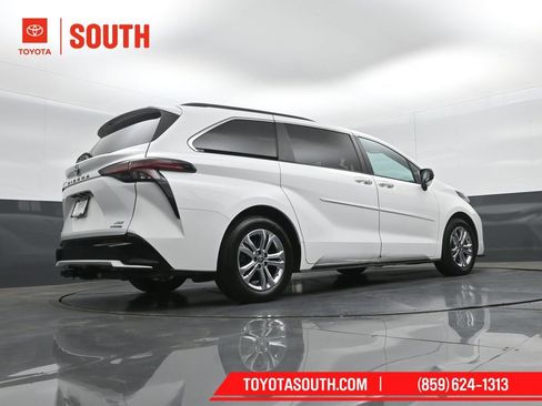 Used 2023 Toyota Sienna XSE w/ XSE Plus Package AWD/4WD image 42