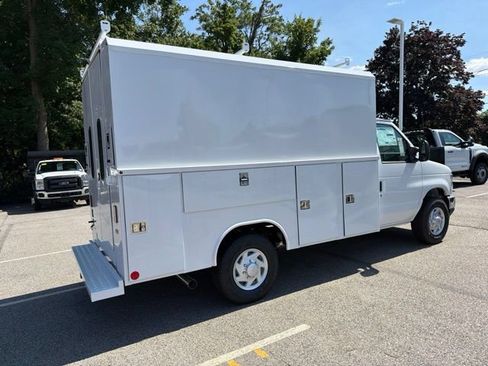 New 2027 Ford E-350 and Econoline 350 Super Duty w/ Power Equipment Group RWD image 3