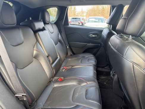Used 2022 Jeep Cherokee Trailhawk w/ Premium Leather Package AWD/4WD image 33