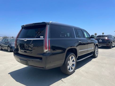 Used 2020 Cadillac Escalade ESV Luxury AWD/4WD image 2