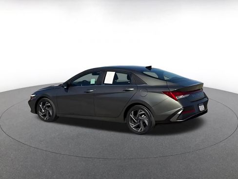 Used 2025 Hyundai Elantra SEL image 9