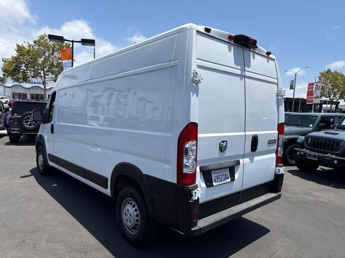 Used 2025 RAM ProMaster 2500 w/ Convenience Group FWD image 18