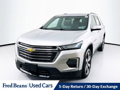 Used 2022 Chevrolet Traverse LT w/ LT Premium Package image 3