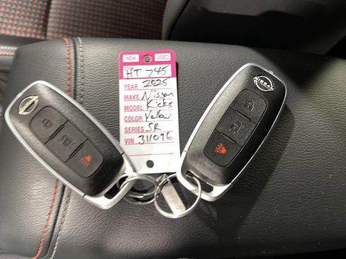 Used 2025 Nissan Kicks SR image 26