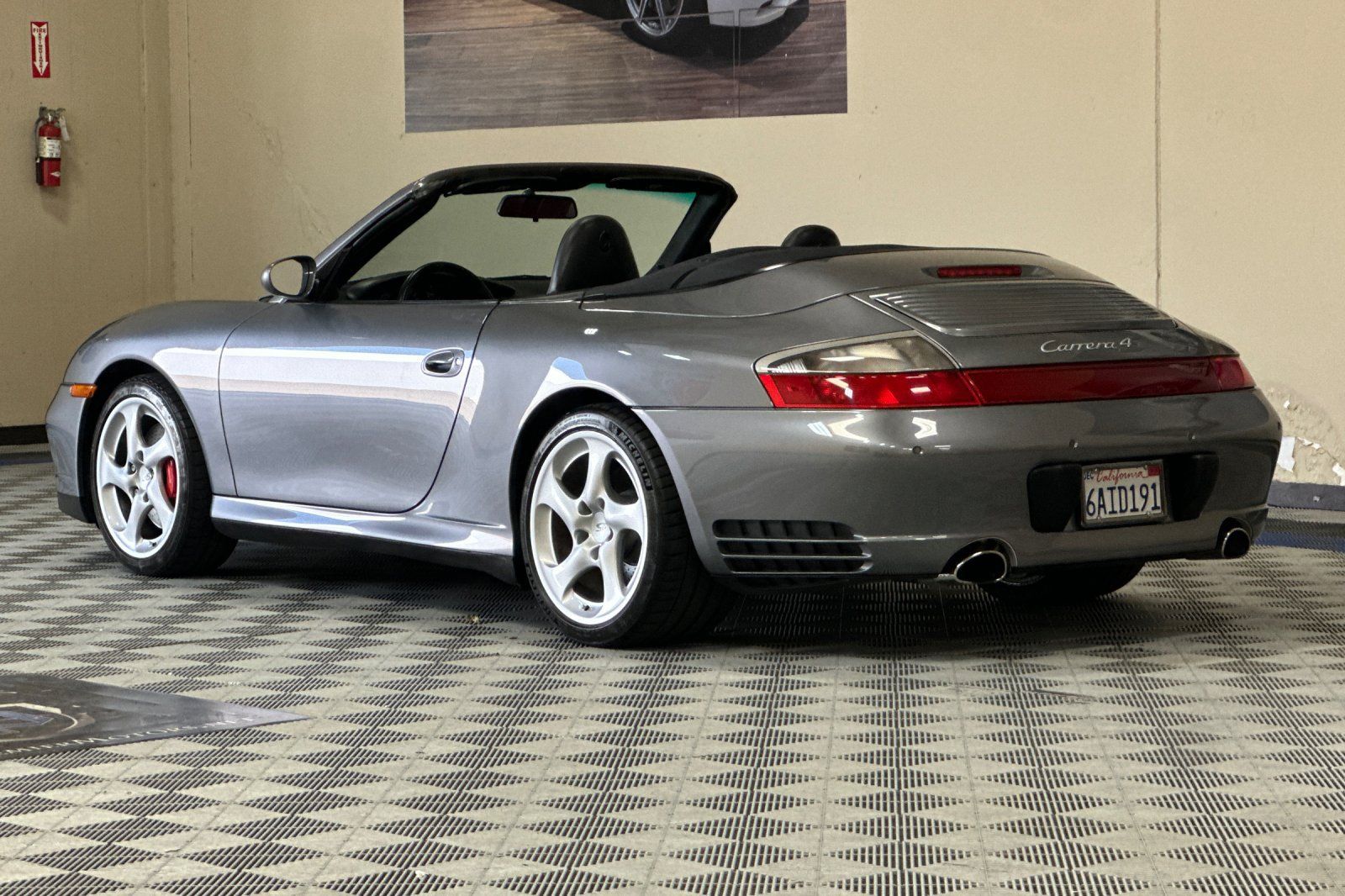 Used 2004 Porsche 911 Carrera RWD image 6