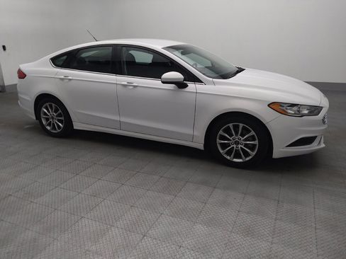 Used 2017 Ford Fusion SE w/ Fusion SE Technology Package image 11