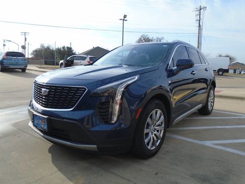 Used 2019 Cadillac XT4 Premium Luxury image 3