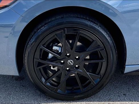 Certified 2025 Nissan Sentra SR w/ Midnight Edition FWD image 32