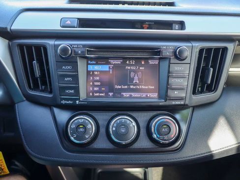 Used 2016 Toyota RAV4 LE FWD image 18