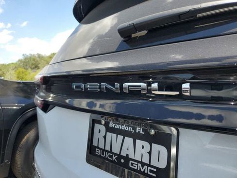 New 2026 GMC Acadia Denali w/ Super Cruise Package AWD/4WD image 9