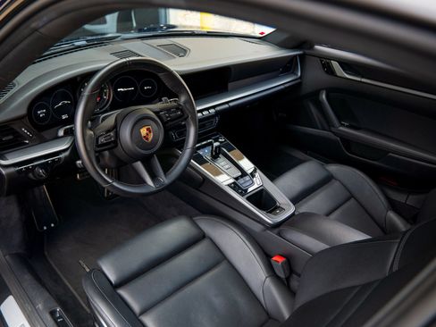 Used 2020 Porsche 911 Carrera RWD image 25