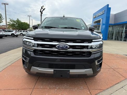 Used 2024 Ford Expedition Limited AWD/4WD image 3