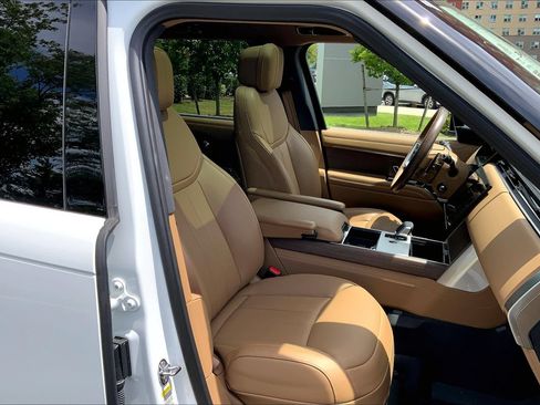 Used 2025 Land Rover Range Rover Long Wheelbase SE AWD/4WD image 8