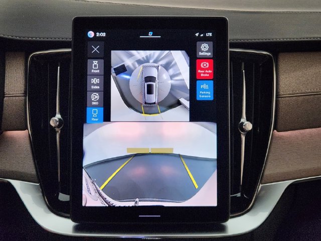 New 2026 Volvo XC90 T8 Plus w/ Protection Package Premier AWD/4WD image 18
