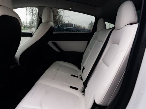 Used 2021 Tesla Model Y Long Range image 17