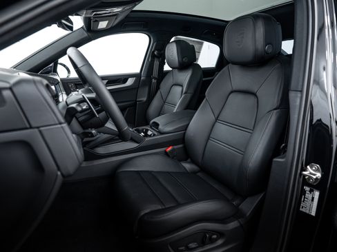 New 2026 Porsche Cayenne S image 5