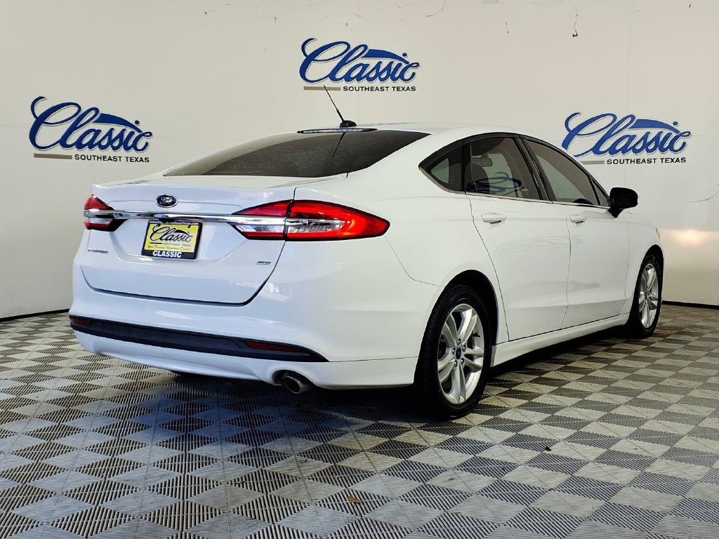 Used 2018 Ford Fusion SE FWD image 6