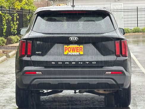 Used 2021 Kia Sorento LX image 5