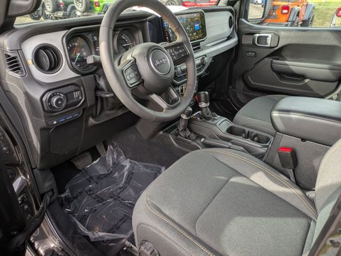 Used 2024 Jeep Wrangler Willys image 10