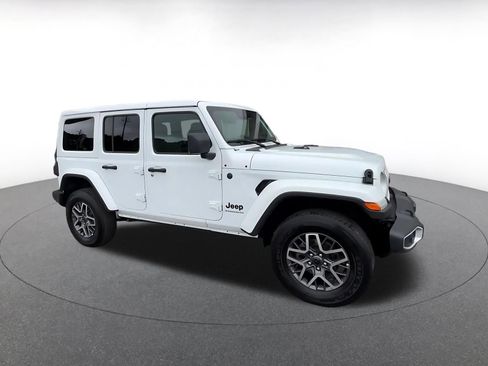 Used 2025 Jeep Wrangler Unlimited Sahara AWD/4WD image 2