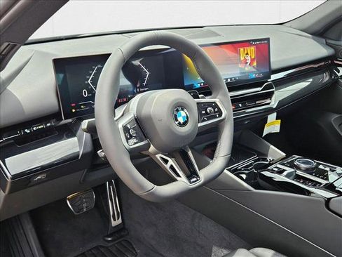 Used 2026 BMW 530i w/ M Sport Package image 3