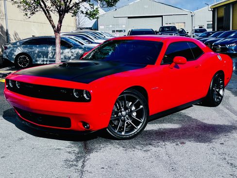 Used 2020 Dodge Challenger R/T image 2