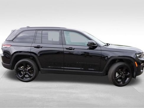 Used 2025 Jeep Grand Cherokee Limited w/ Black Appearance Package AWD/4WD image 3