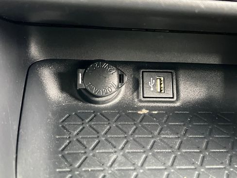 Used 2023 Toyota RAV4 SE image 22